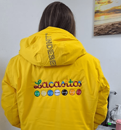 bordados en los uniformes lacasitos